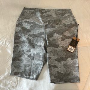 NWT NOBULL High-Rise 8” Camo Biker Shorts Size Small